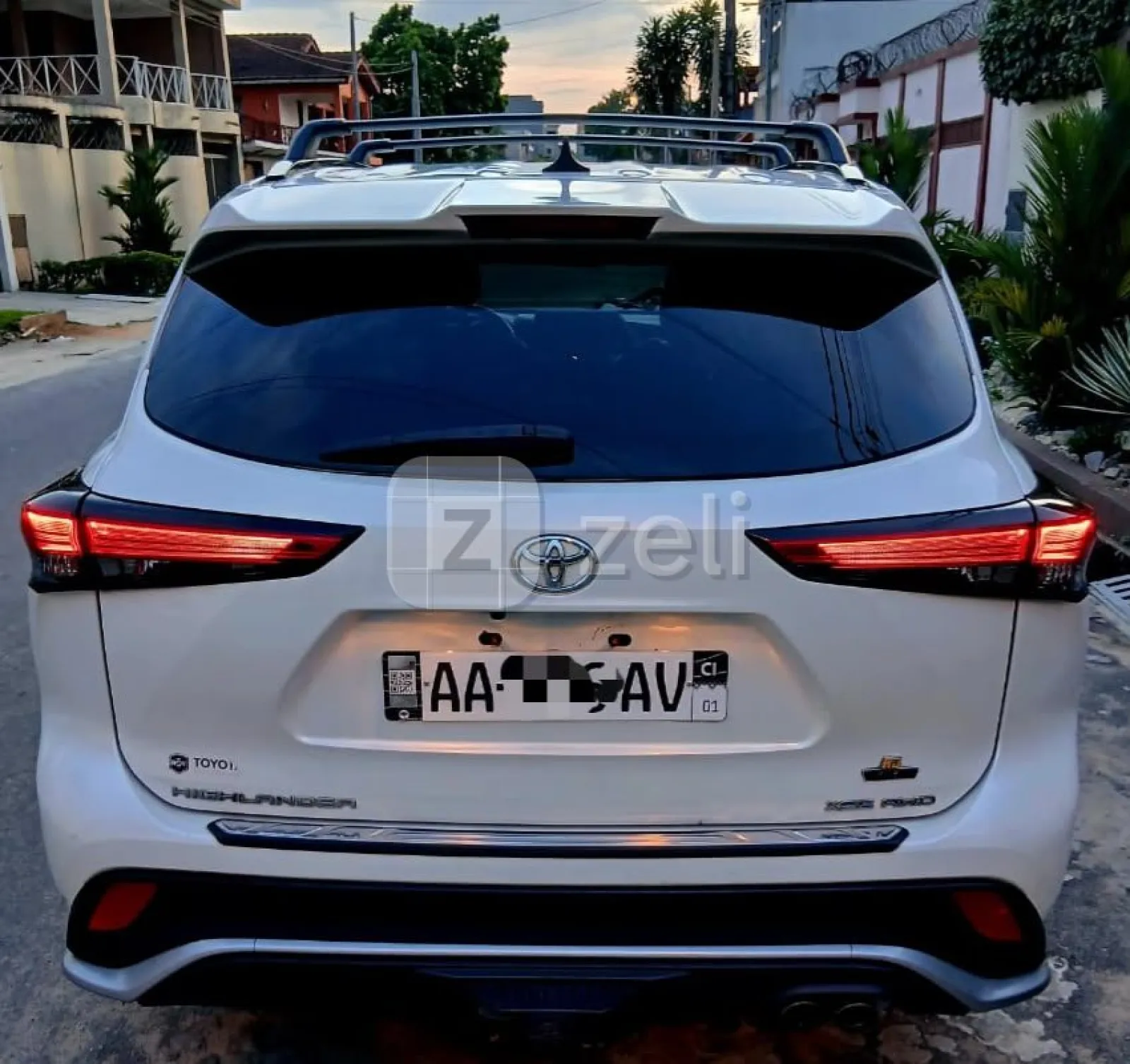 Toyota Highlander 2023 — photo 3