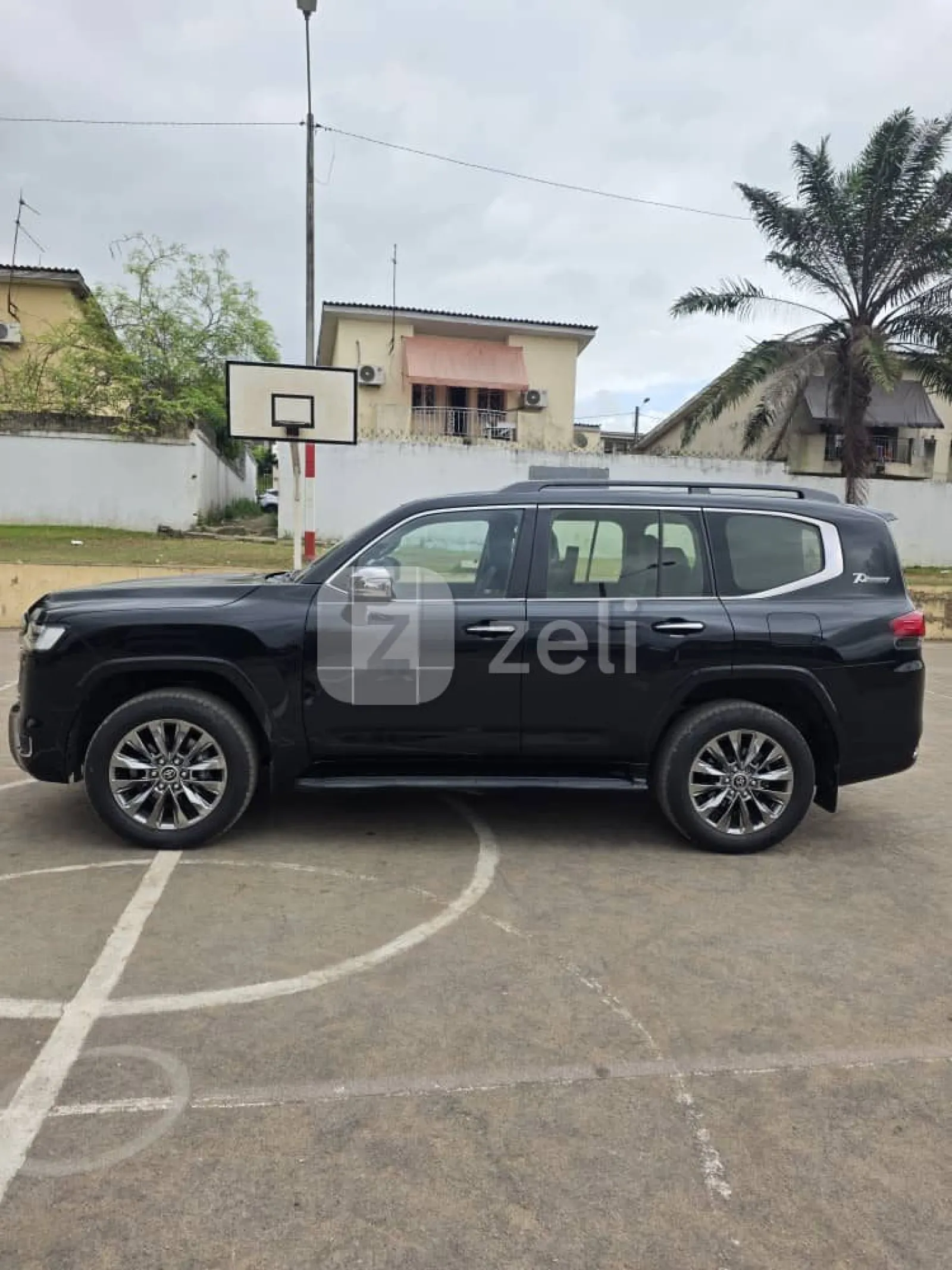 Toyota Land Cruiser 2023 — photo 2