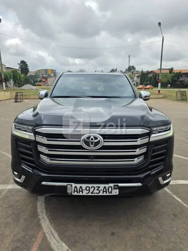 Toyota Land Cruiser 2023 — photo 3
