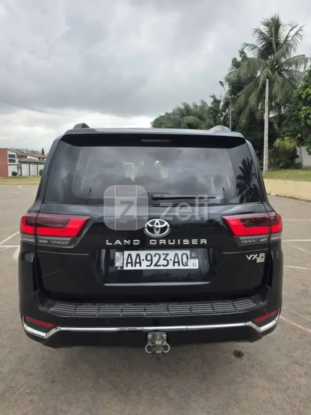 Toyota Land Cruiser 2023 — photo 4