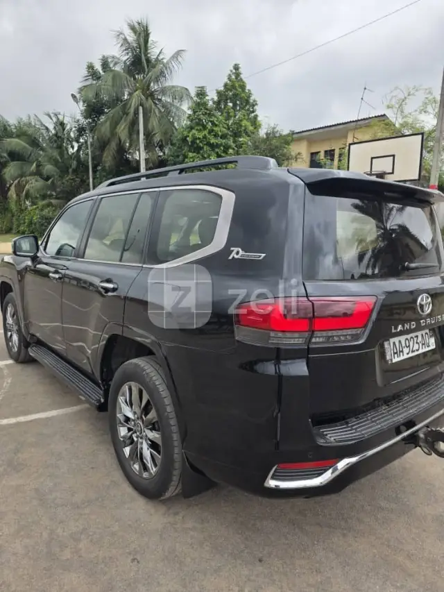 Toyota Land Cruiser 2023 — photo 8