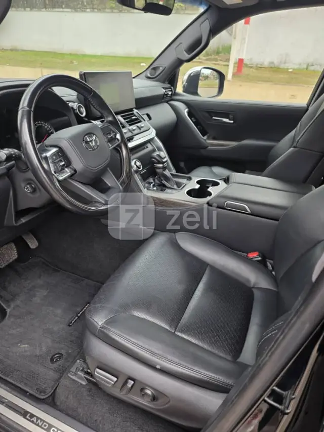 Toyota Land Cruiser 2023 — photo 10