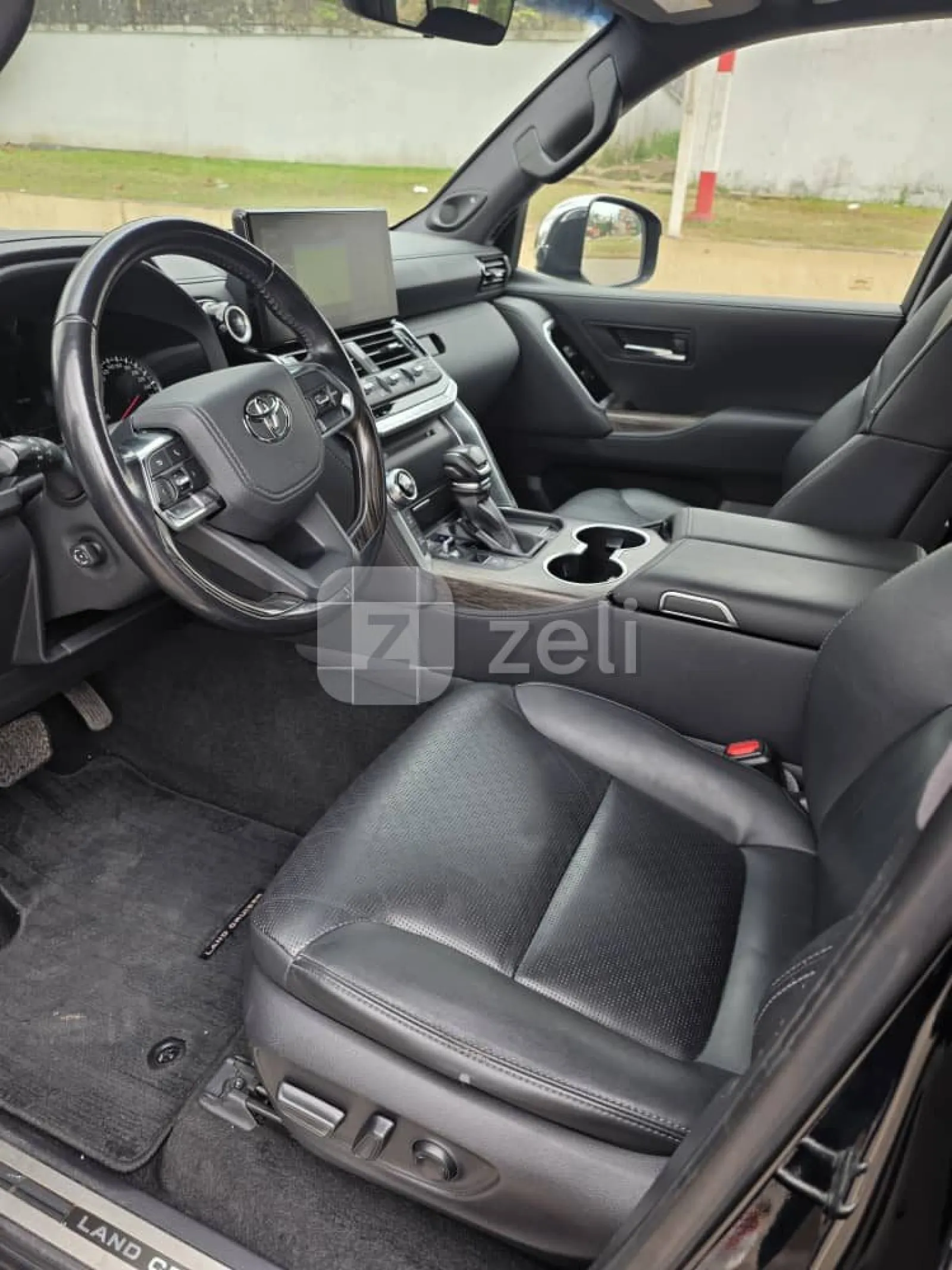 Toyota Land Cruiser 2023 — photo 10