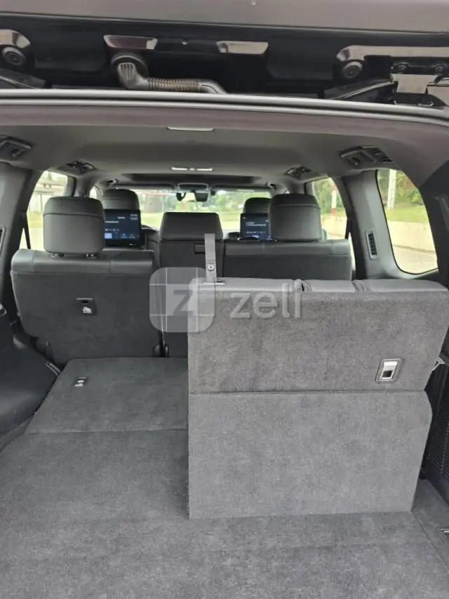 Toyota Land Cruiser 2023 — photo 12