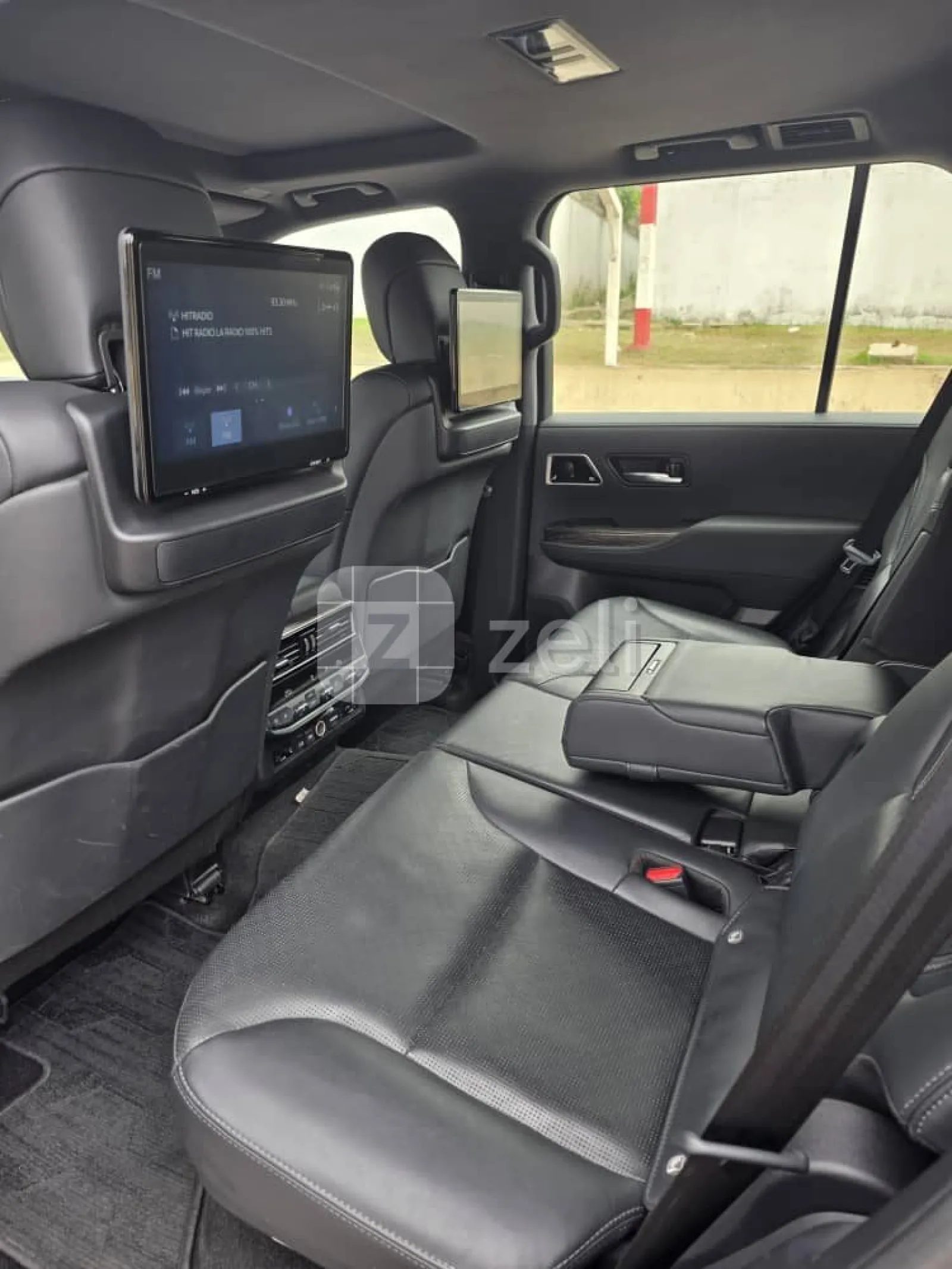 Toyota Land Cruiser 2023 — photo 13