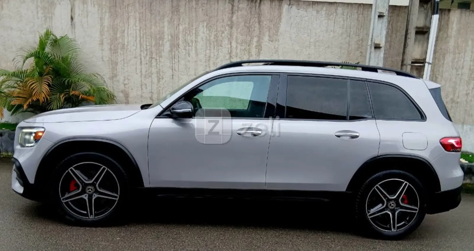 Mercedes GLB 2021 — photo 1