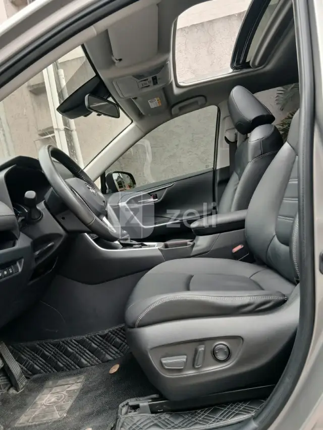 Toyota RAV4 2023 — photo 6