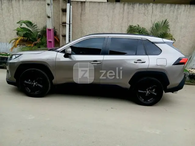 Toyota RAV4 2023 — photo 3