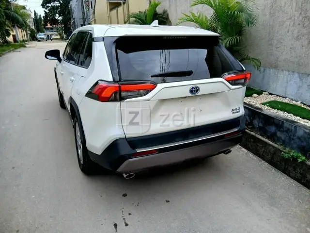 Toyota RAV4 2023 — photo 4