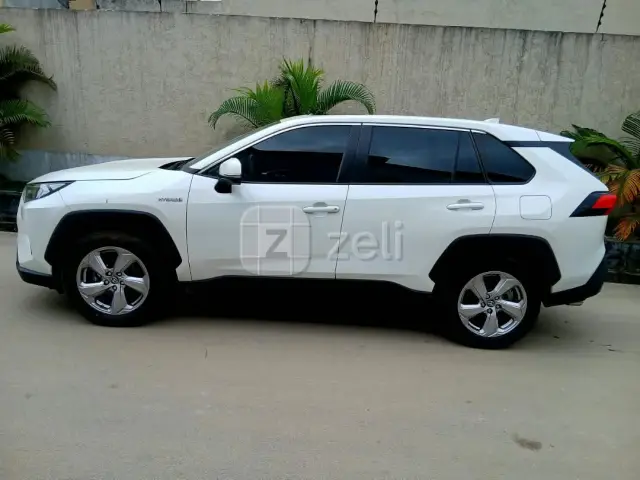 Toyota RAV4 2023 — photo 3