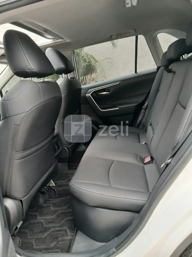 Toyota RAV4 2023 — photo 7