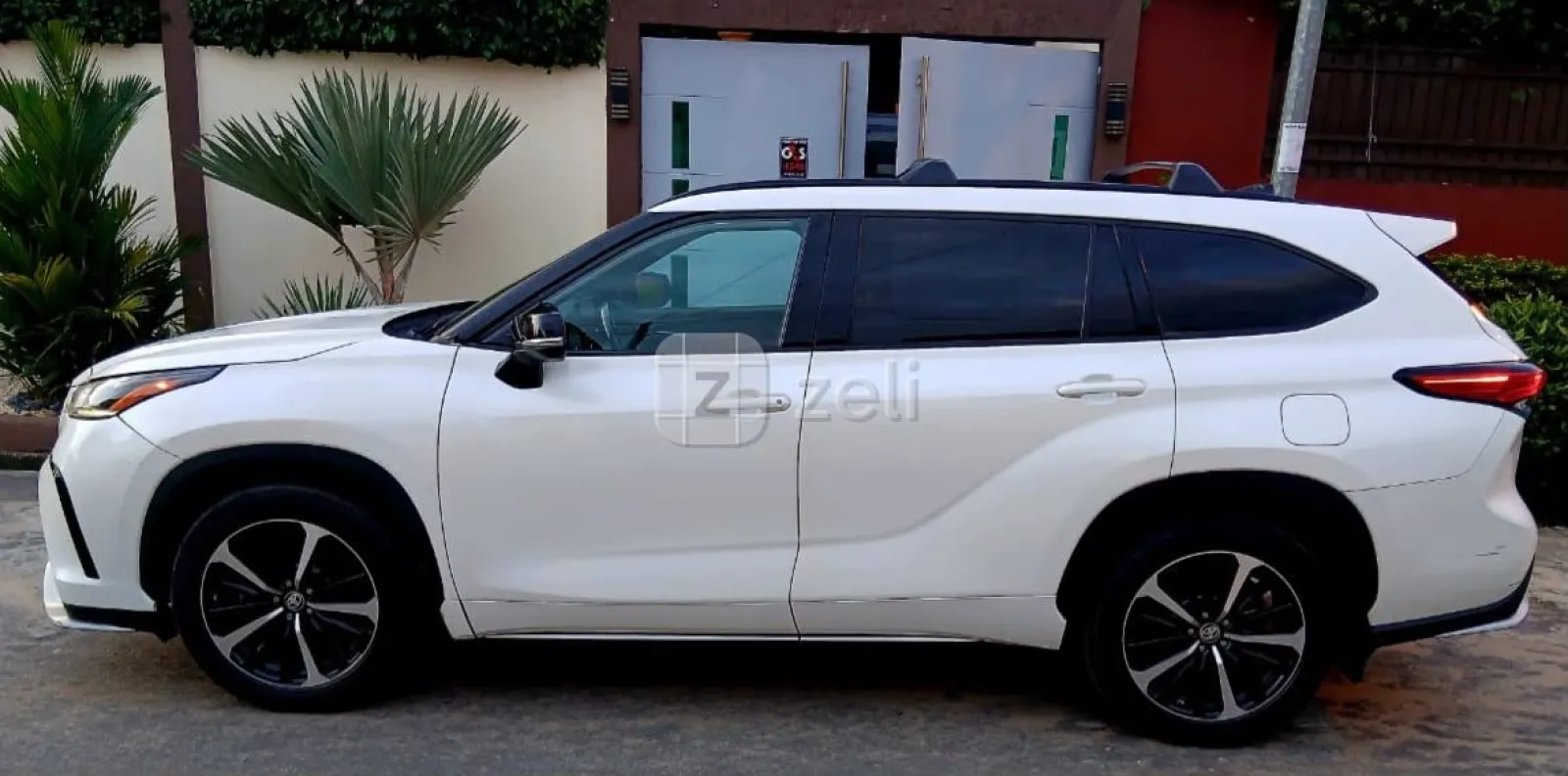 Toyota Highlander 2023 — photo 4