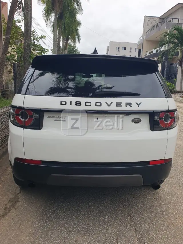 Land Rover Discovery Sport 2017 — photo 3
