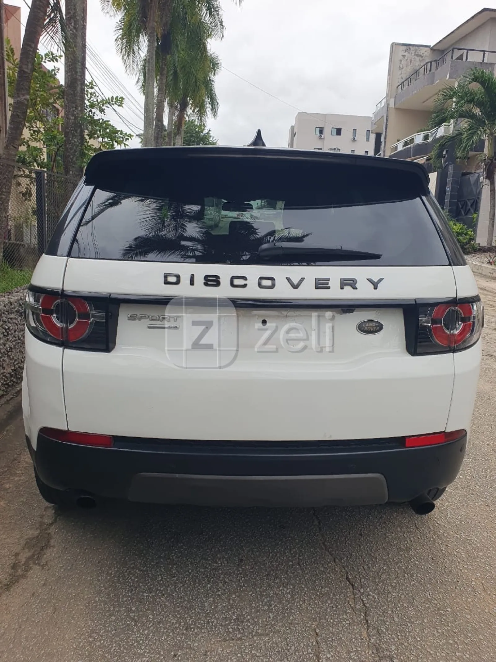 Land Rover Discovery Sport 2017 — photo 3