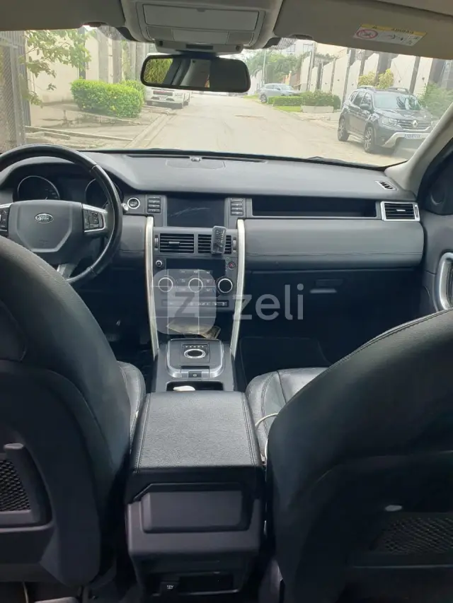 Land Rover Discovery Sport 2017 — photo 6