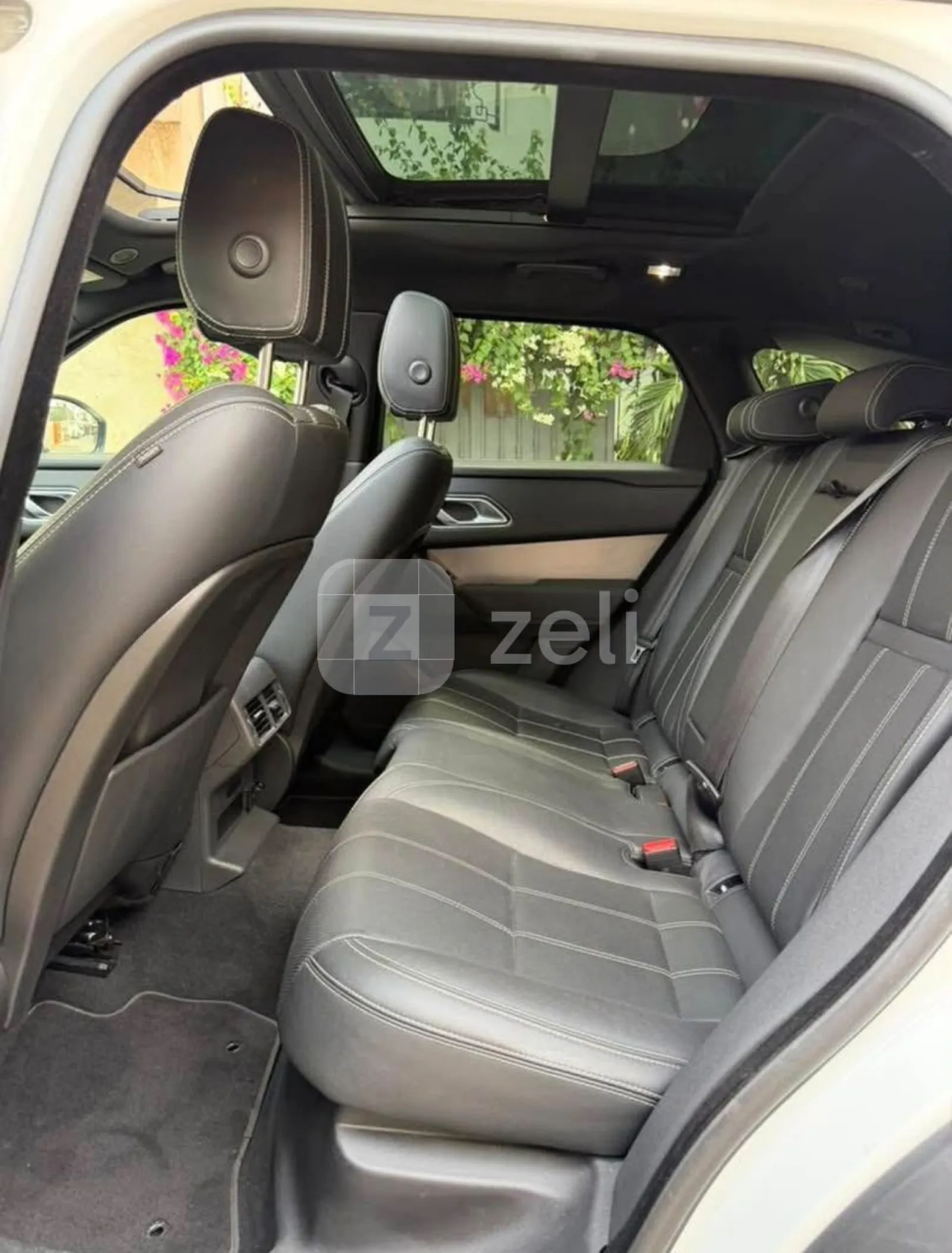 Land Rover Range Rover Velar 2023 — photo 3