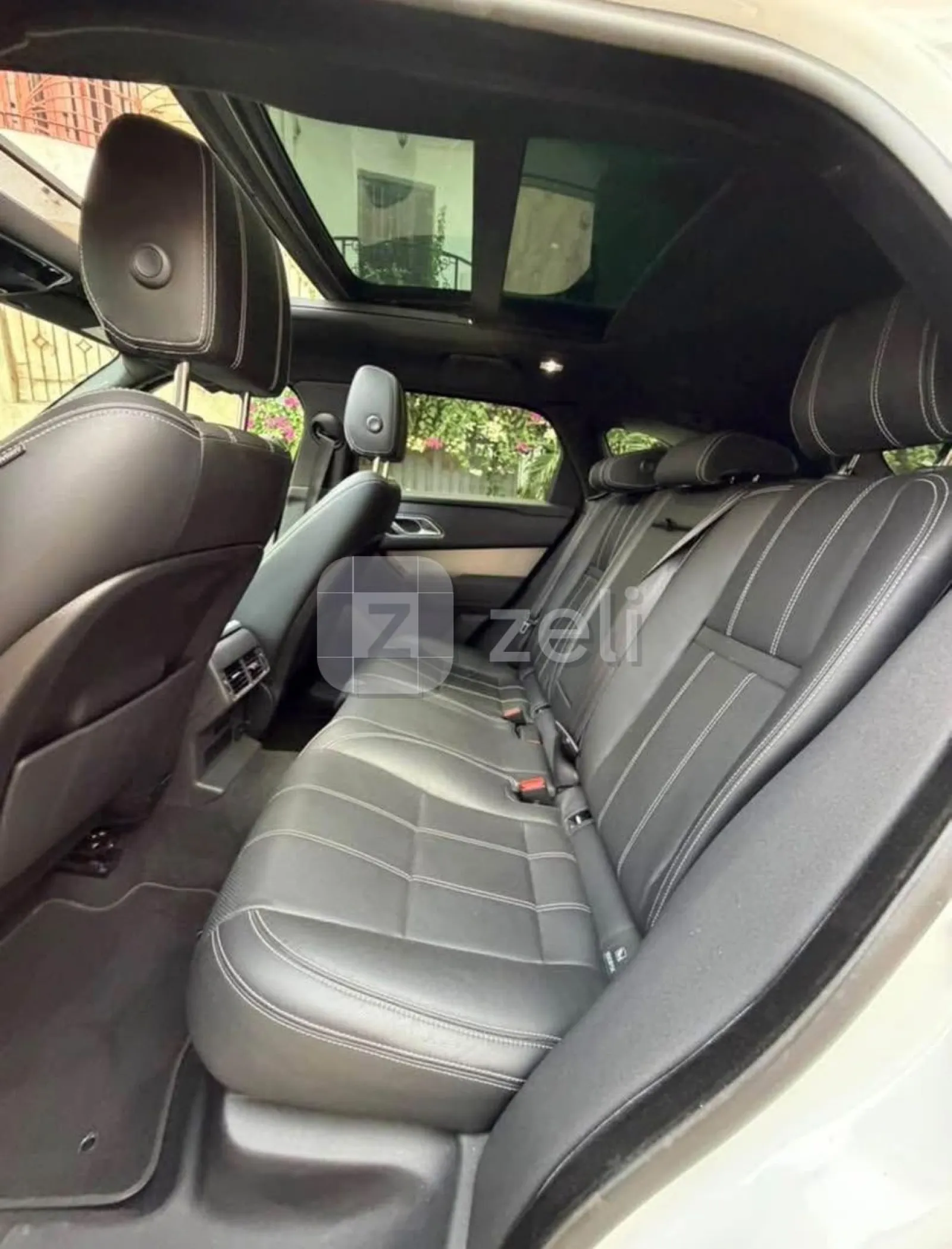 Land Rover Range Rover Velar 2023 — photo 4