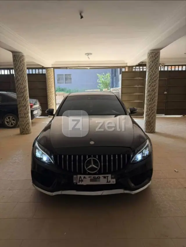 Mercedes C300 2016 — photo 2