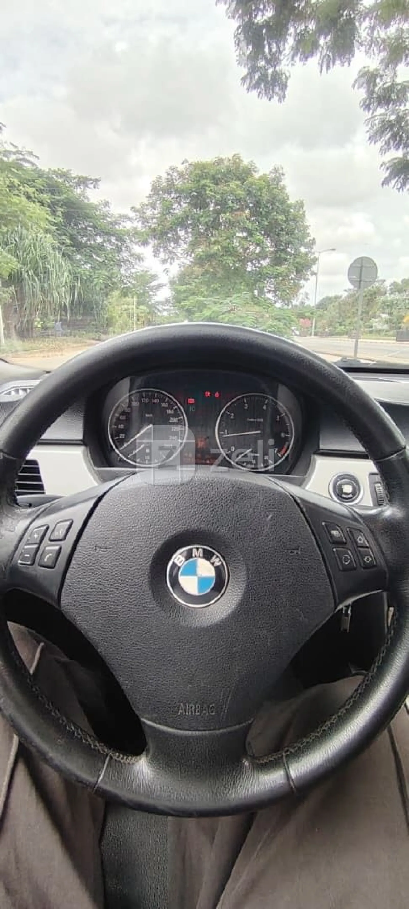 Bmw 520i 2010 — photo 4
