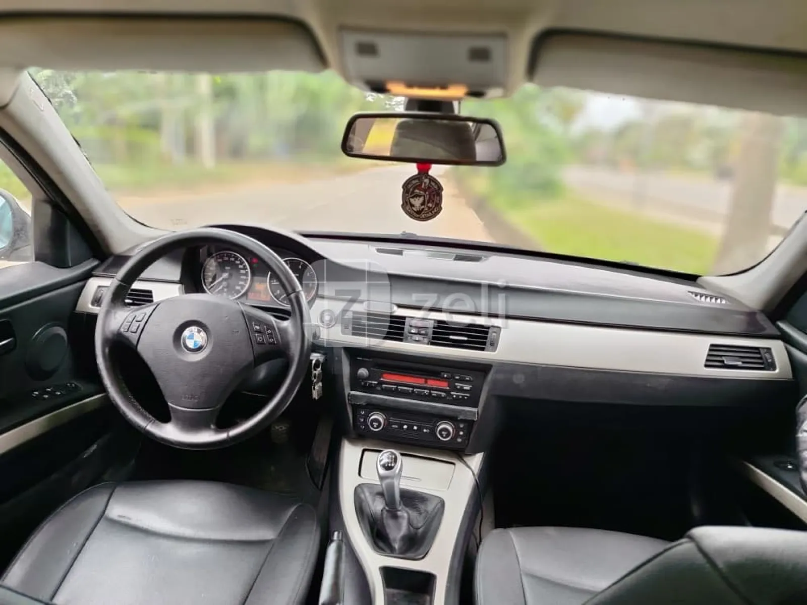Bmw 520i 2010 — photo 8