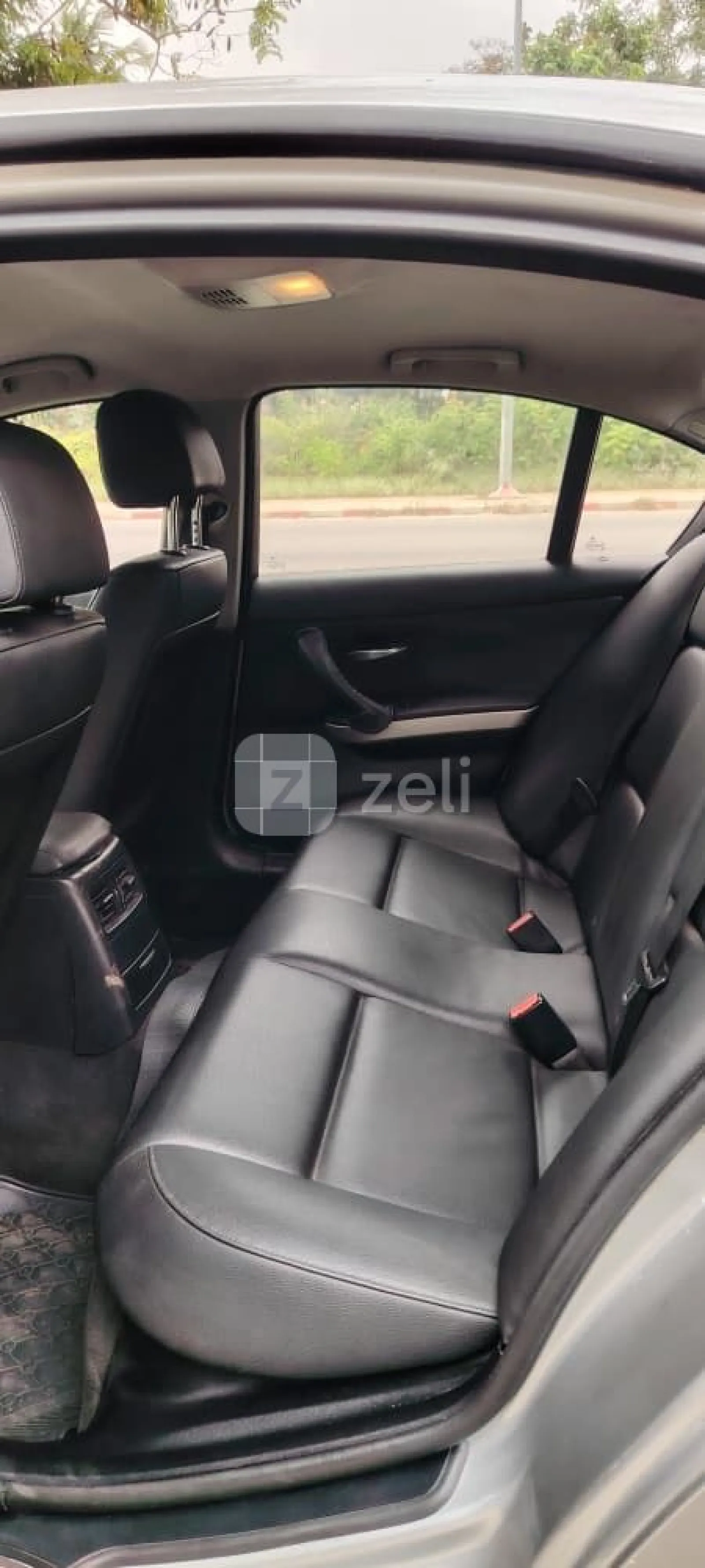 Bmw 520i 2010 — photo 9