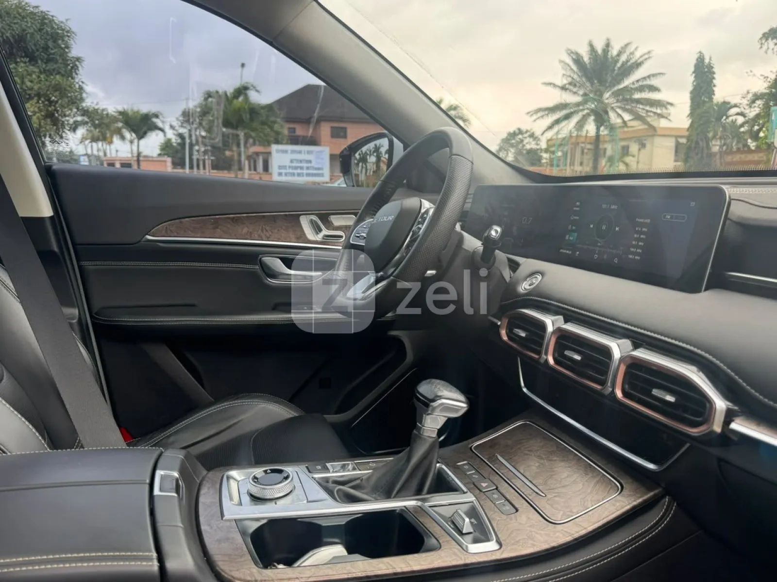 Jetour X70 Plus 2021 — photo 10