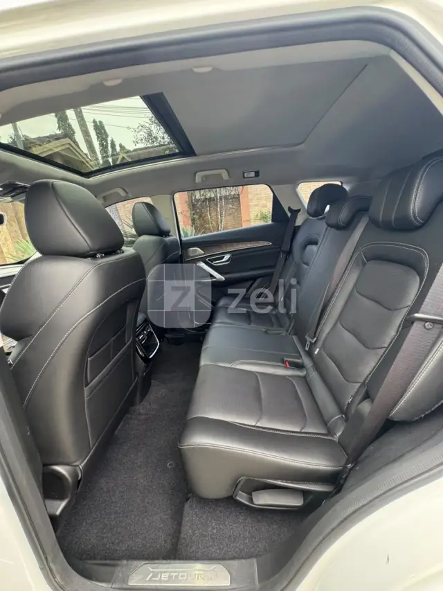 Jetour X70 Plus 2021 — photo 15