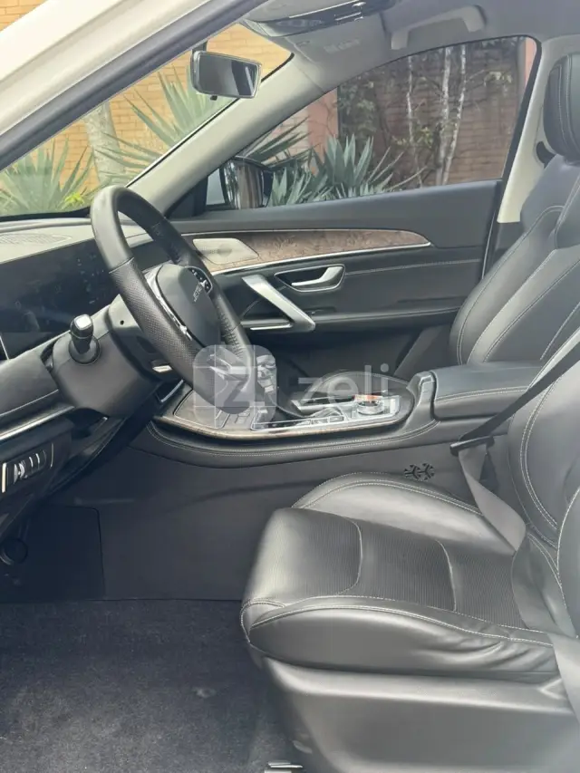Jetour X70 Plus 2021 — photo 16