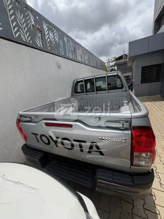 Toyota Hilux 2026 — photo 3