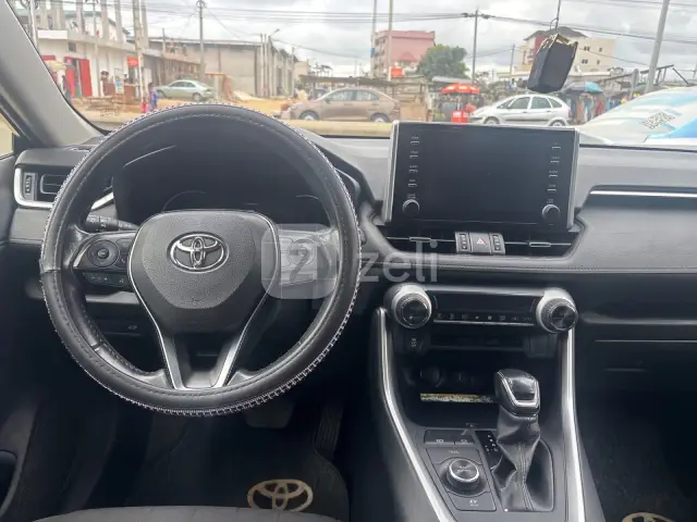 Toyota RAV4 2020 — photo 10