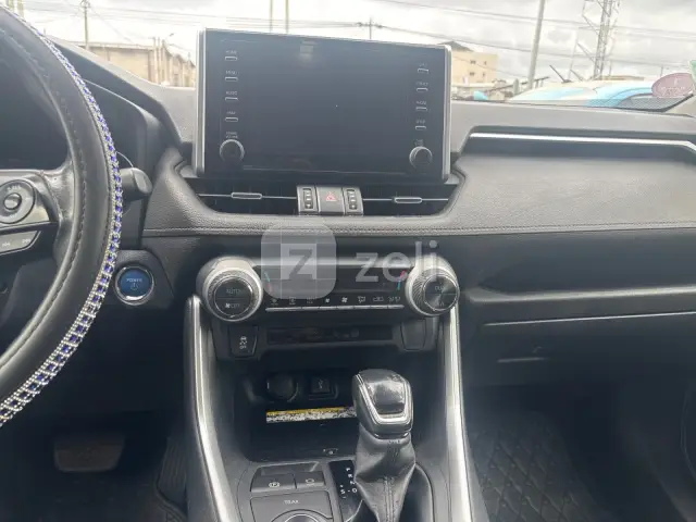 Toyota RAV4 2020 — photo 11