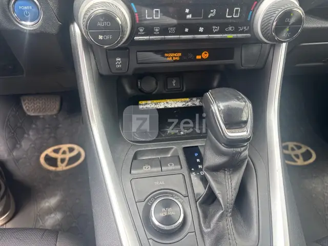 Toyota RAV4 2020 — photo 14