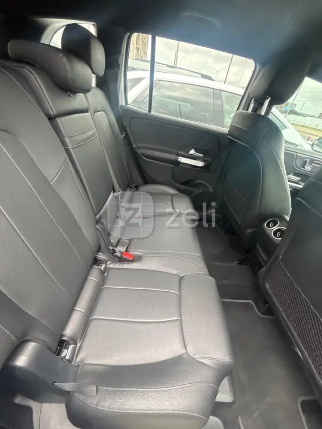 Mercedes GLB 2021 — photo 8
