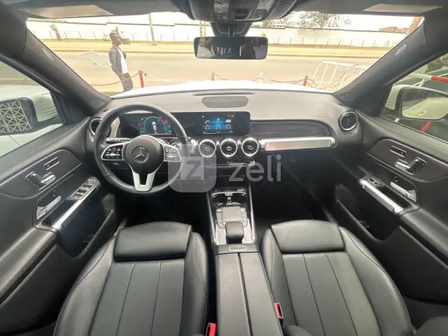 Mercedes GLB 2021 — photo 9