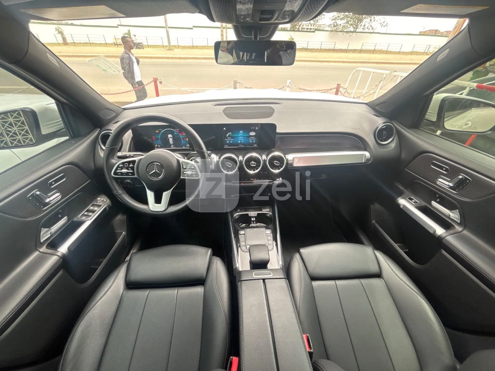 Mercedes GLB 2021 — photo 9