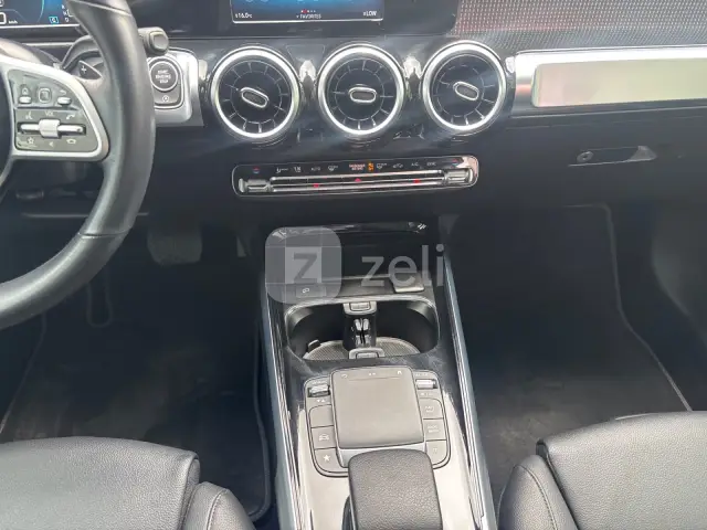 Mercedes GLB 2021 — photo 11