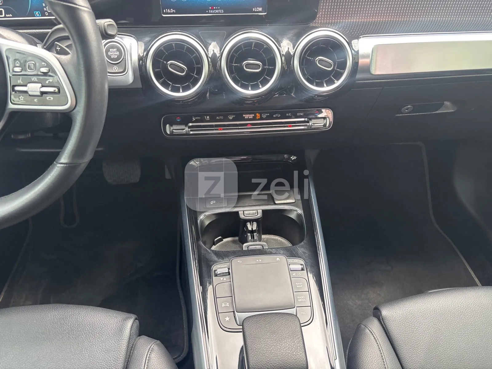 Mercedes GLB 2021 — photo 11