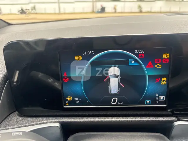 Mercedes GLB 2021 — photo 13
