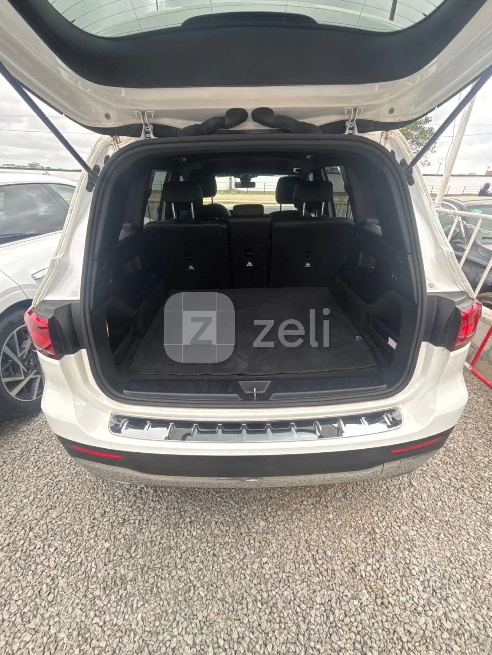 Mercedes GLB 2021 — photo 14