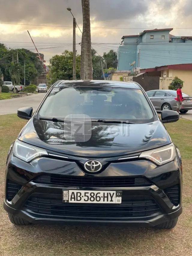 Toyota RAV4 2018 — photo 1