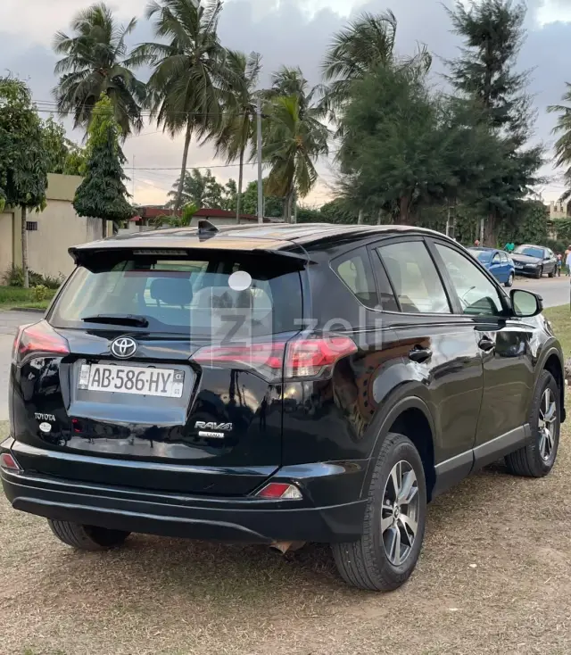 Toyota RAV4 2018 — photo 2