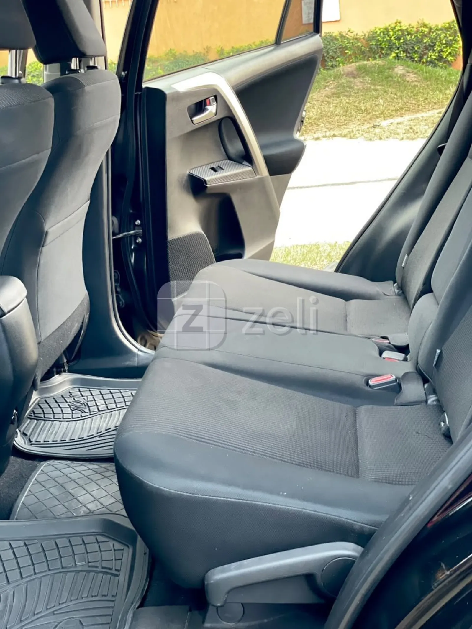 Toyota RAV4 2018 — photo 9