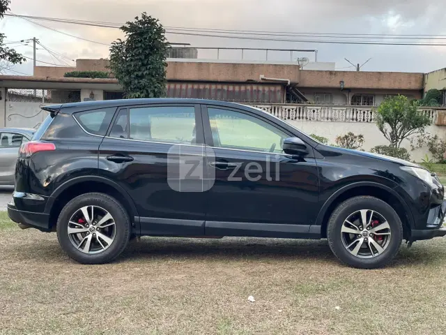 Toyota RAV4 2018 — photo 4