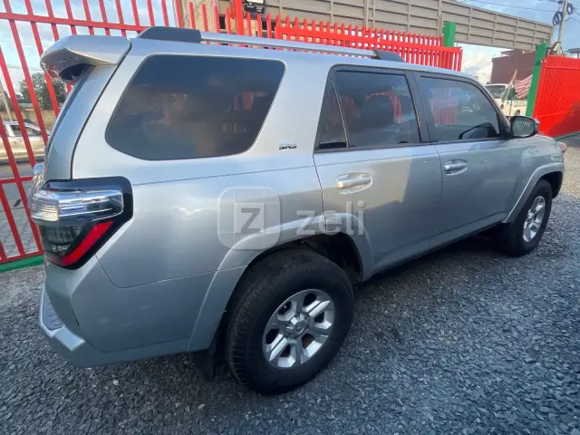 Toyota 4-Runner 2022 — photo 8