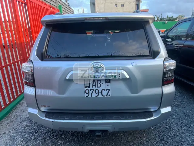 Toyota 4-Runner 2022 — photo 9