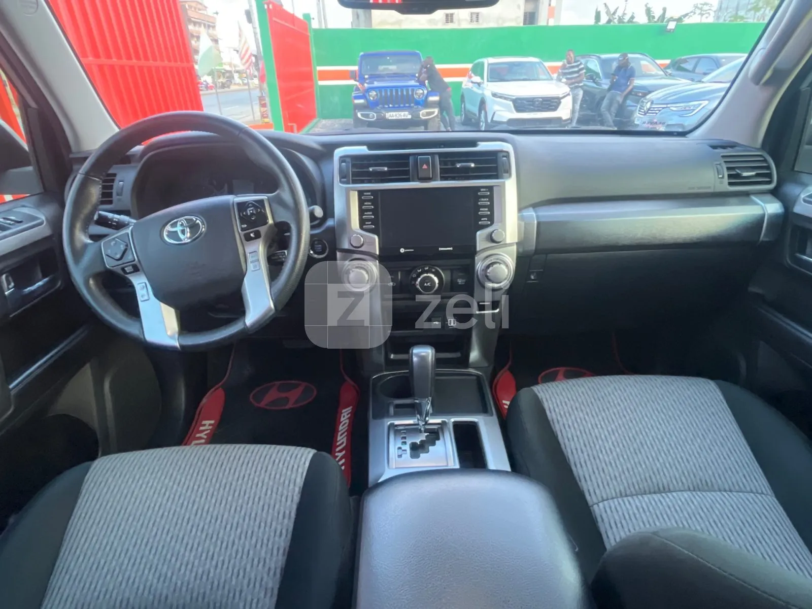 Toyota 4-Runner 2022 — photo 14