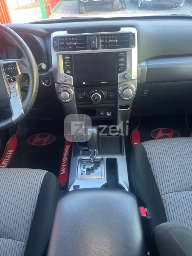 Toyota 4-Runner 2022 — photo 16
