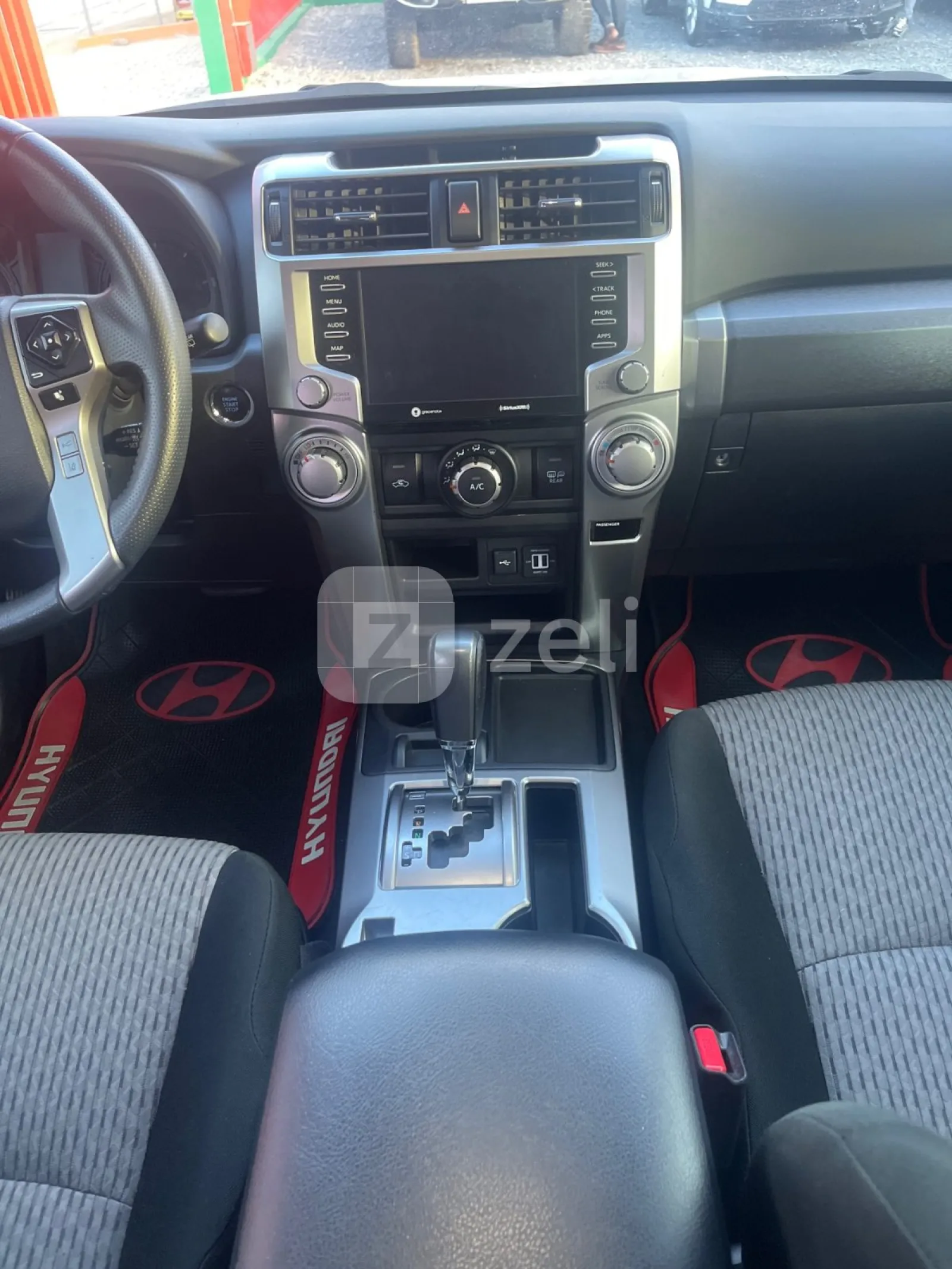 Toyota 4-Runner 2022 — photo 16