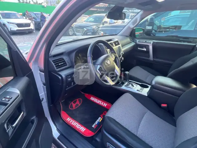 Toyota 4-Runner 2022 — photo 17