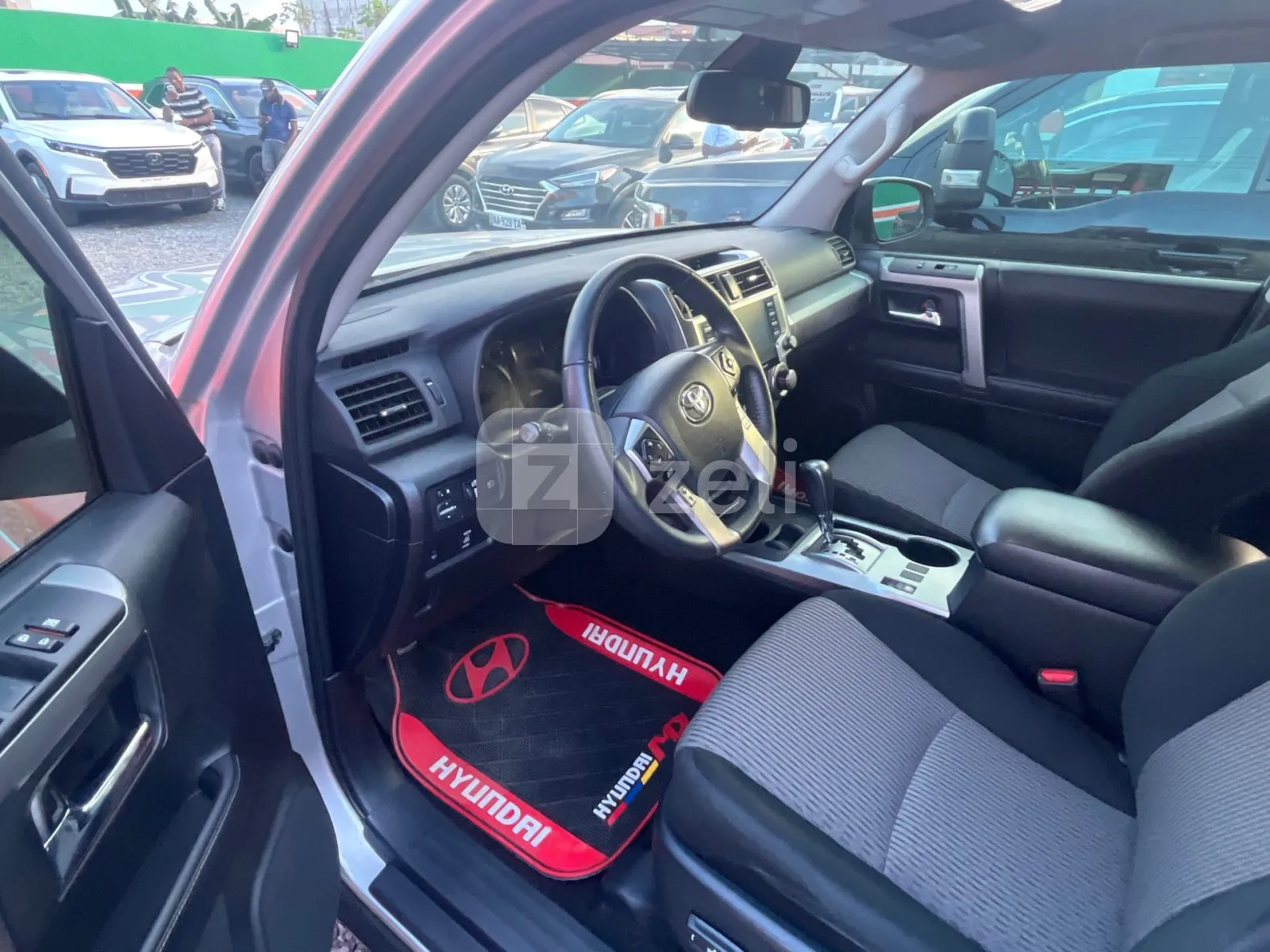 Toyota 4-Runner 2022 — photo 17